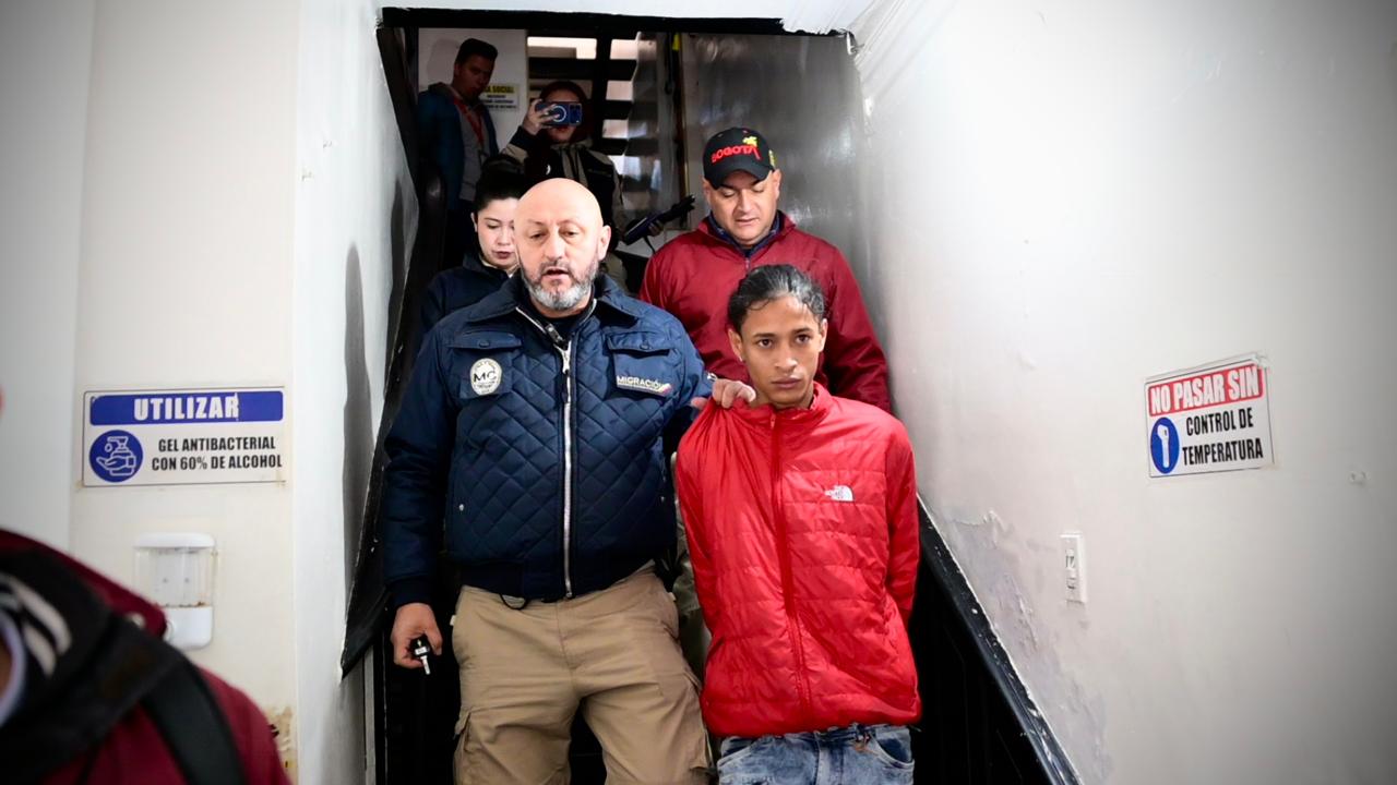 Hombre capturado con hombre de migración Colombia
