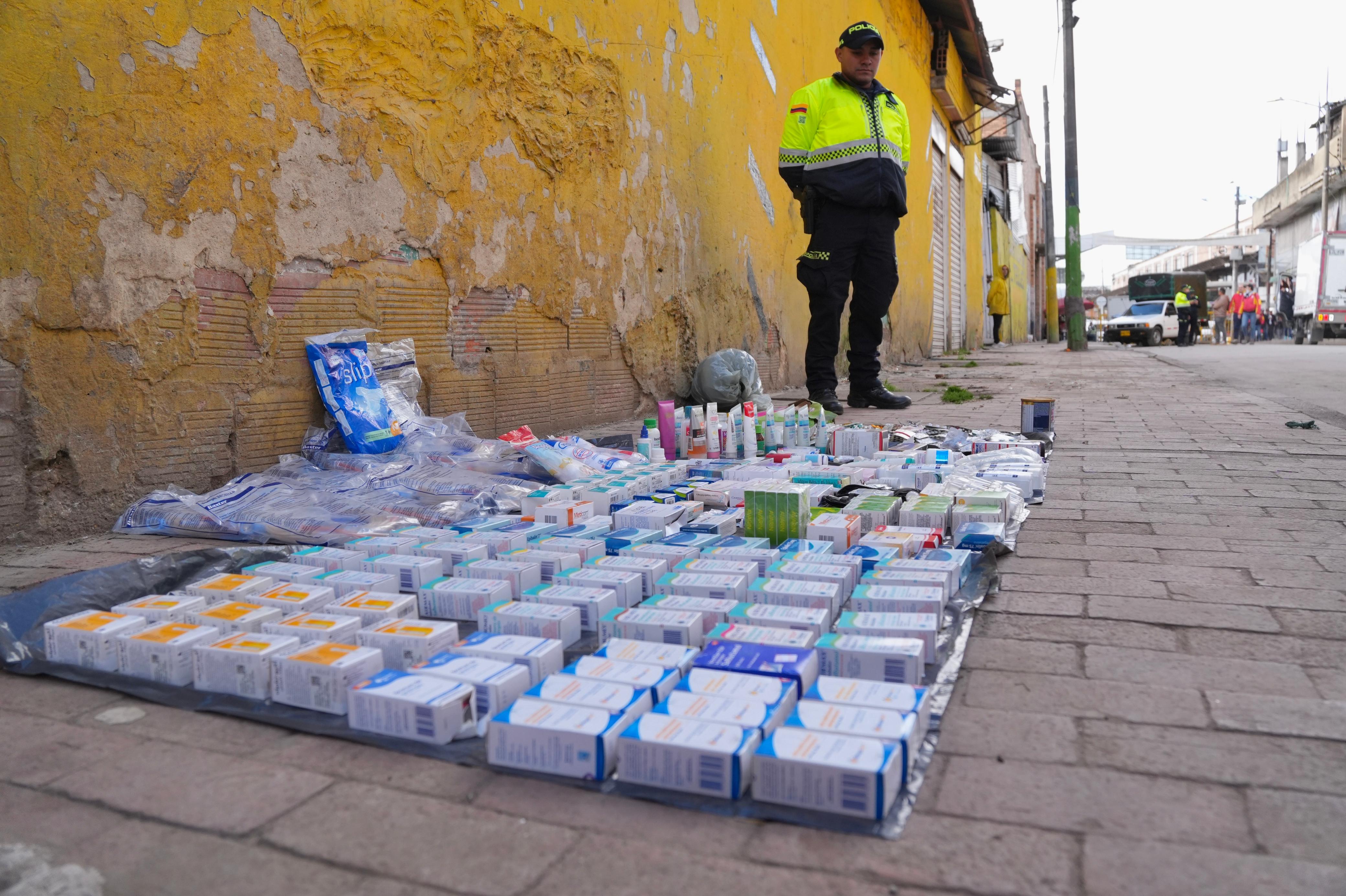 Expulsado extranjero con orden de deportación y decomisados 70 kilos de medicamentos vencidos durante megatoma en María Paz