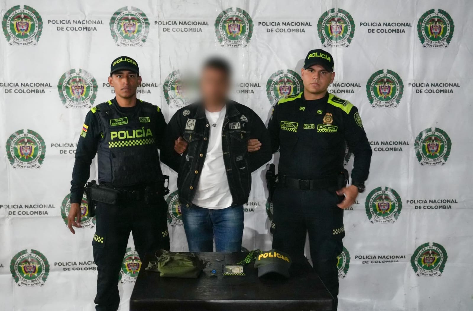 Tras una persecución cayó falso policía que intentaba hurtar en el Portal del Norte Tras una persecución cayó falso policía que intentaba hurtar en el Portal del Norte