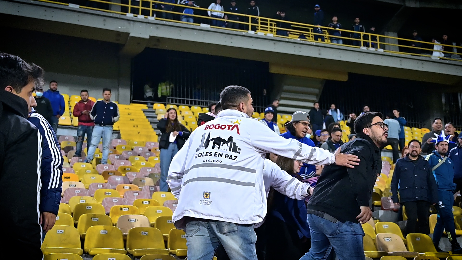 Cerca de 600 funcionarios garantizan la seguridad en cada partido de fútbol en Bogotá Cerca de 600 funcionarios garantizan la seguridad en cada partido de fútbol en Bogotá
