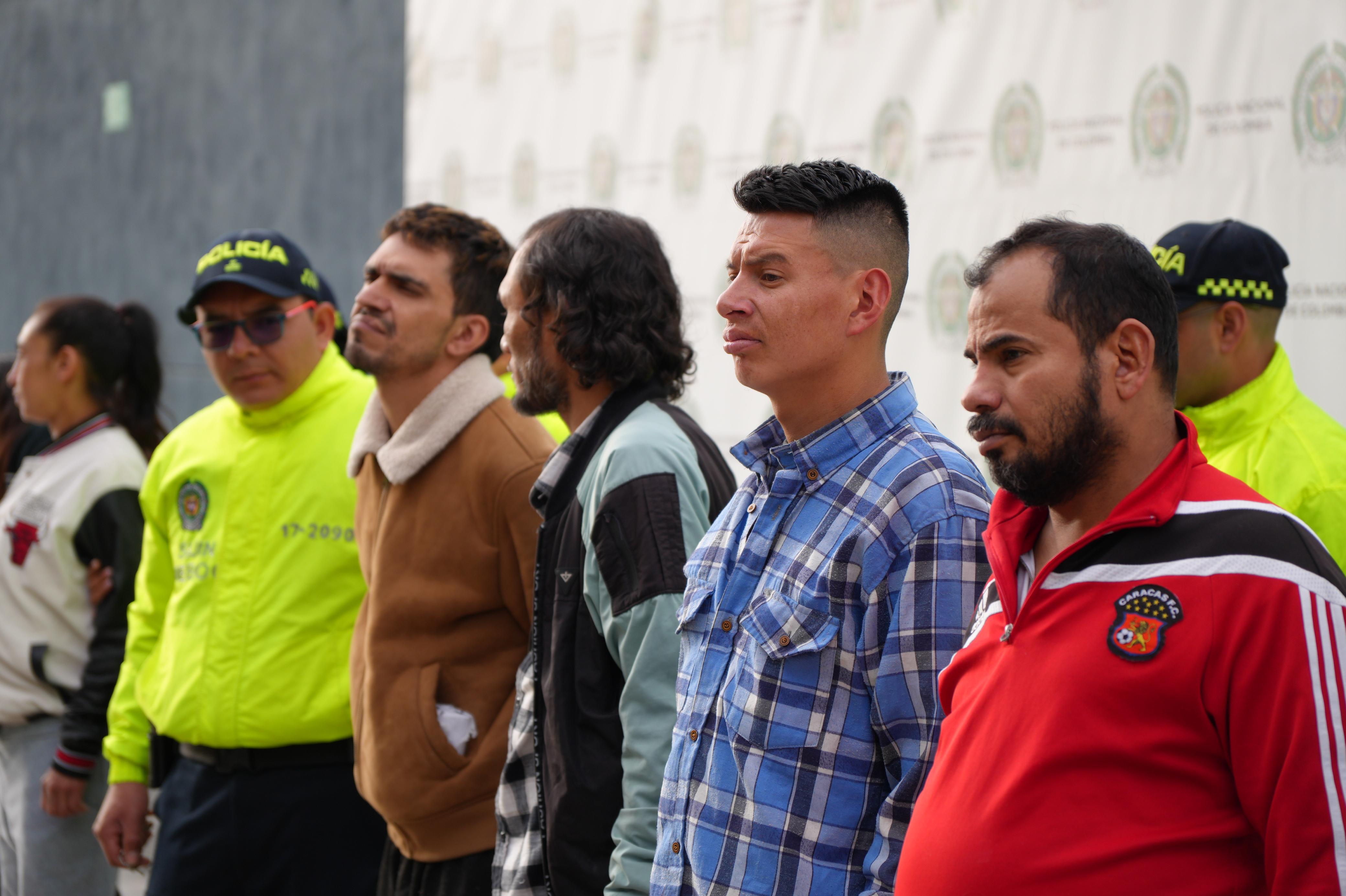 Golpe al microtráfico en Bogotá: dos bandas desmanteladas y 23 capturados en Bosa y Suba Golpe al microtráfico en Bogotá: dos bandas desmanteladas y 23 capturados en Bosa y Suba