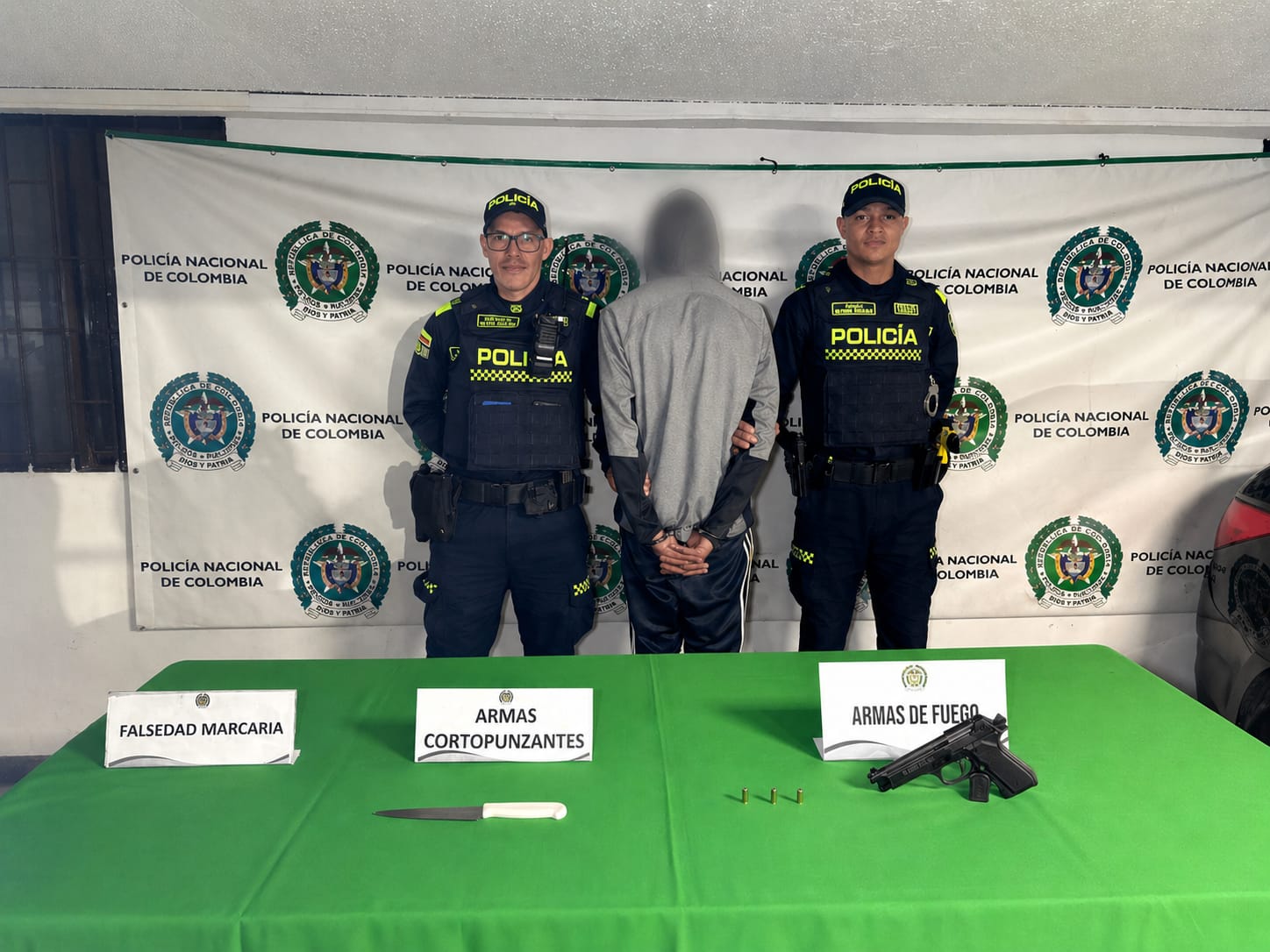 Persecución con apoyo aéreo frustró hurto de camioneta en Normandía Un hombre capturado junto a dos policías