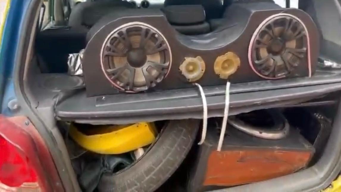 Capturados por hurtar celulares y esconderlos en compartimientos envueltos en aluminio Capturados por hurtar celulares y esconderlos en compartimientos envueltos en aluminio