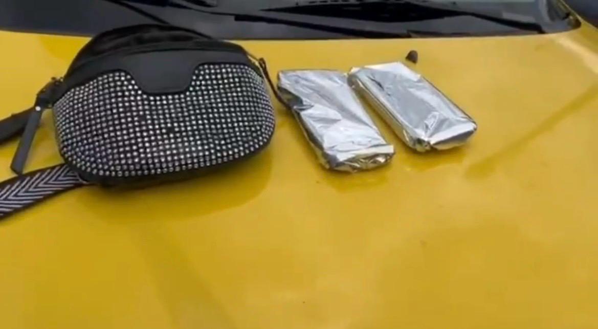 Capturados por hurtar celulares y esconderlos en compartimientos envueltos en aluminio Capturados por hurtar celulares y esconderlos en compartimientos envueltos en aluminio