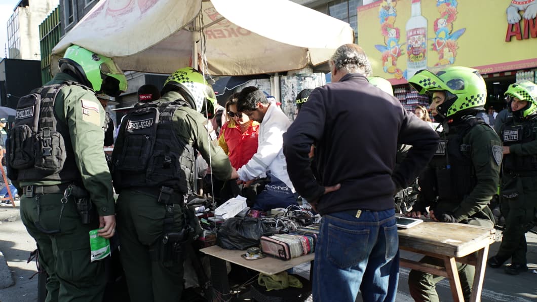 Incautan celulares con reporte de hurto y manipulación que estaban listos para ser comercializados en carretas en la Calle 13 Incautan celulares con reporte de hurto y manipulación que estaban listos para ser comercializados en carretas en la Calle 13