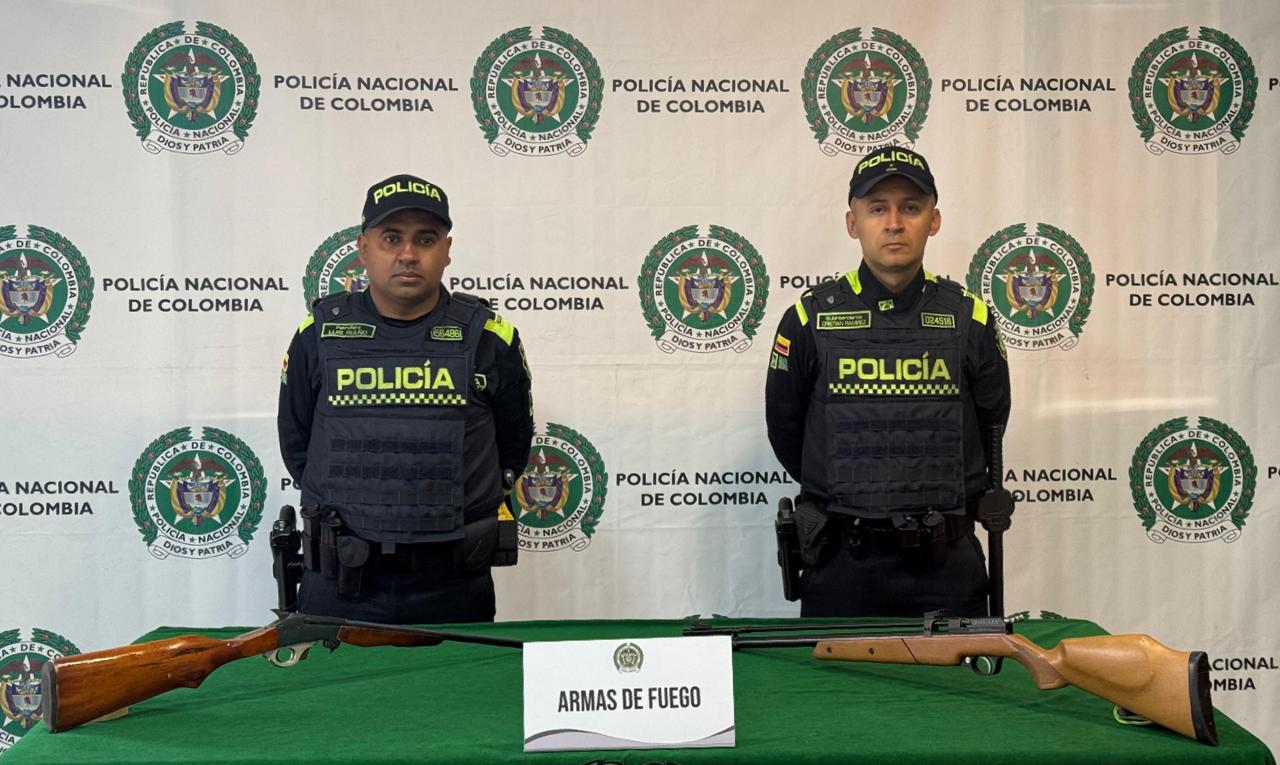 Ocultas en juguetes y ropa, así fueron incautadas dos armas de fuego tipo carabina en Aeropuerto El Dorado en Bogotá