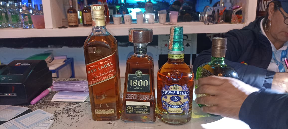 Incautadas armas, licor adulterado y droga en un bar sindicato en el Restrepo