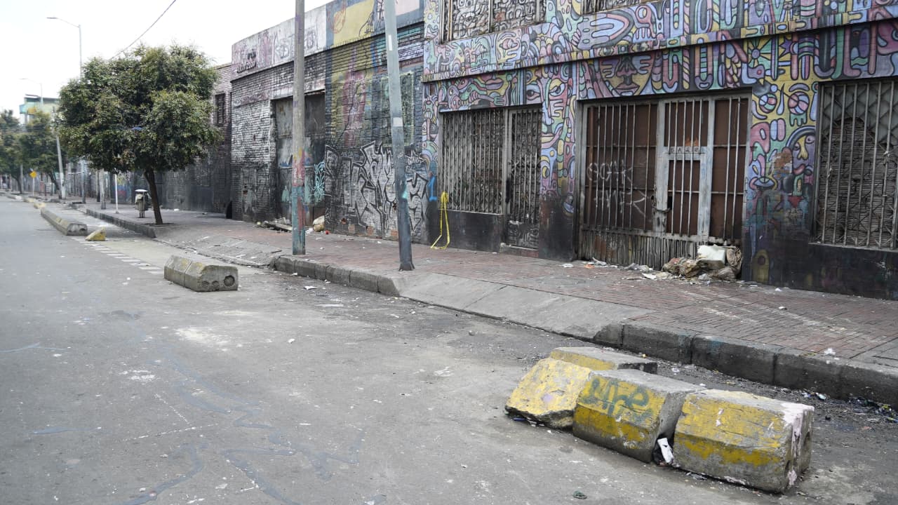 Intervención en punto crítico de basuras en el barrio Santa Fe deja 10 toneladas de residuos recolectadas y cuatro cuadras recuperadas Intervención en punto crítico de basuras en el barrio Santa Fe deja 10 toneladas de residuos recolectadas y cuatro cuadras recuperadas