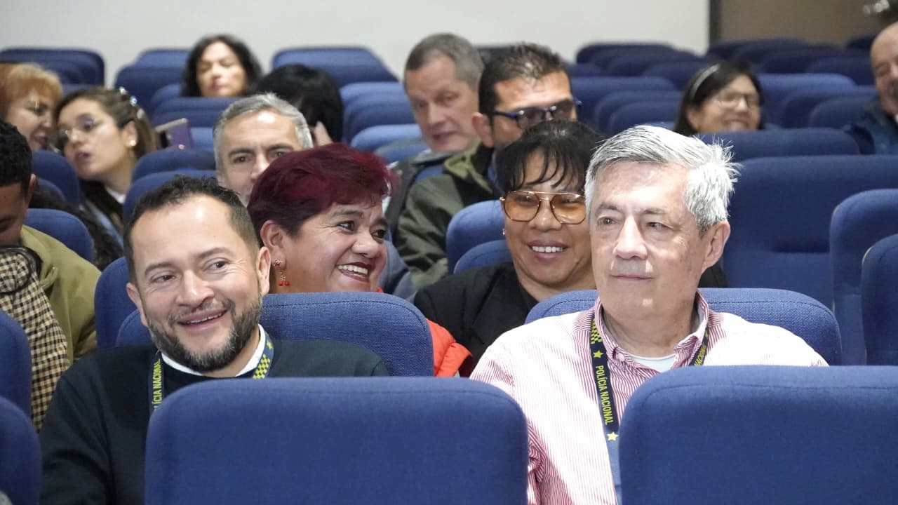 Bogotá reconoció a líderes comunitarios que mejoran la seguridad y la convivencia en sus territorios Bogotá reconoció a líderes comunitarios que mejoran la seguridad y la convivencia en sus territorios