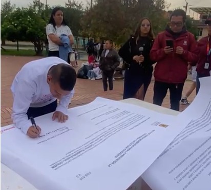 Sectores sociales LGBTI de Rafael Uribe firman pacto con la Secretaría de Seguridad para fortalecer la convivencia y prevenir la violencia Sectores sociales LGBTI de Rafael Uribe firman pacto con la Secretaría de Seguridad para fortalecer la convivencia y prevenir la violencia