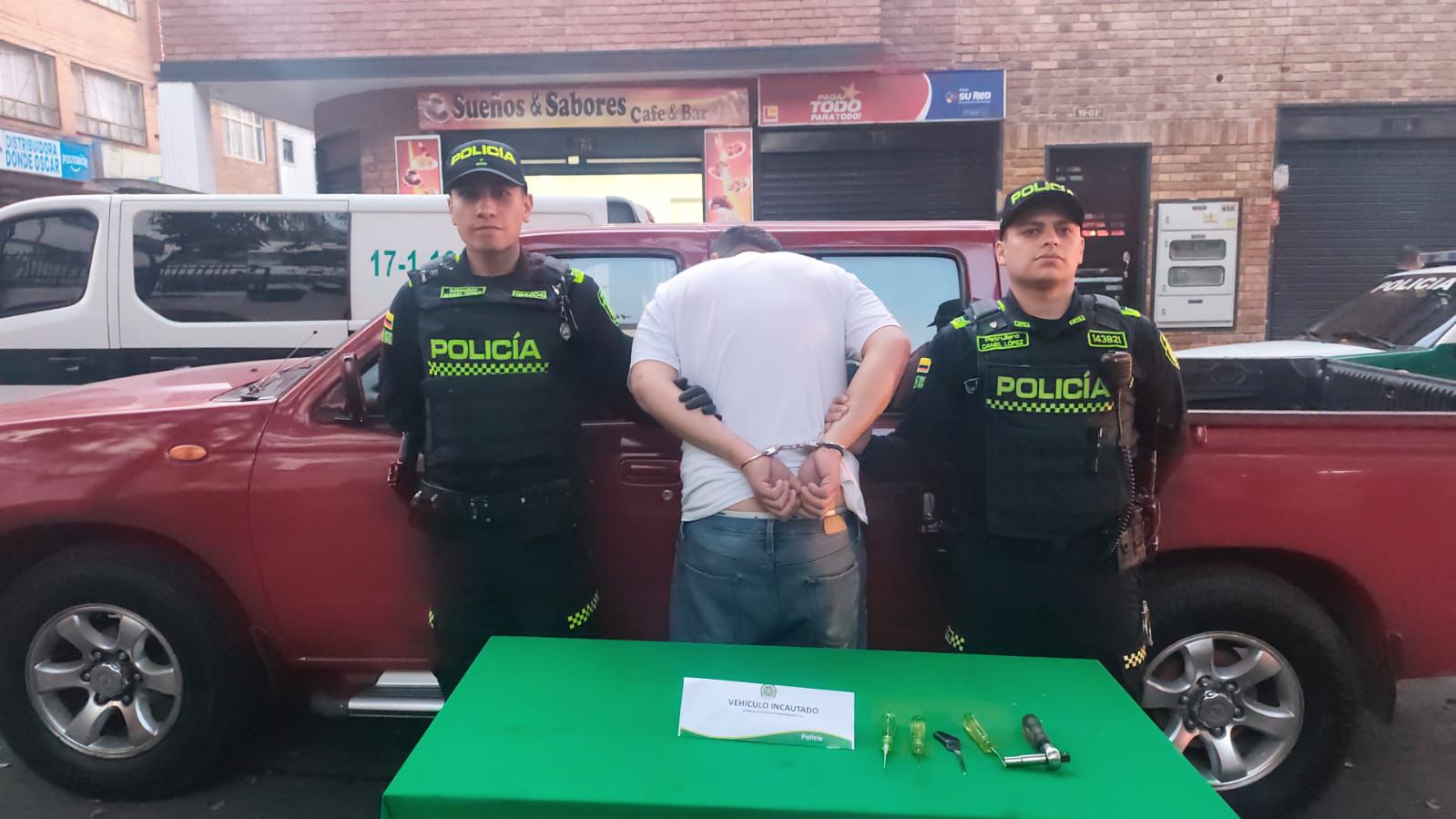 ”Ya perdí, ya perdí”: cercado y en una persecución contrarreloj, así cayó el ‘Llave maestra’, ladrón de vehículos en Antonio Nariño ”Ya perdí, ya perdí”: cercado y en una persecución contrarreloj, así cayó el ‘Llave maestra’, ladrón de vehículos en Antonio Nariño