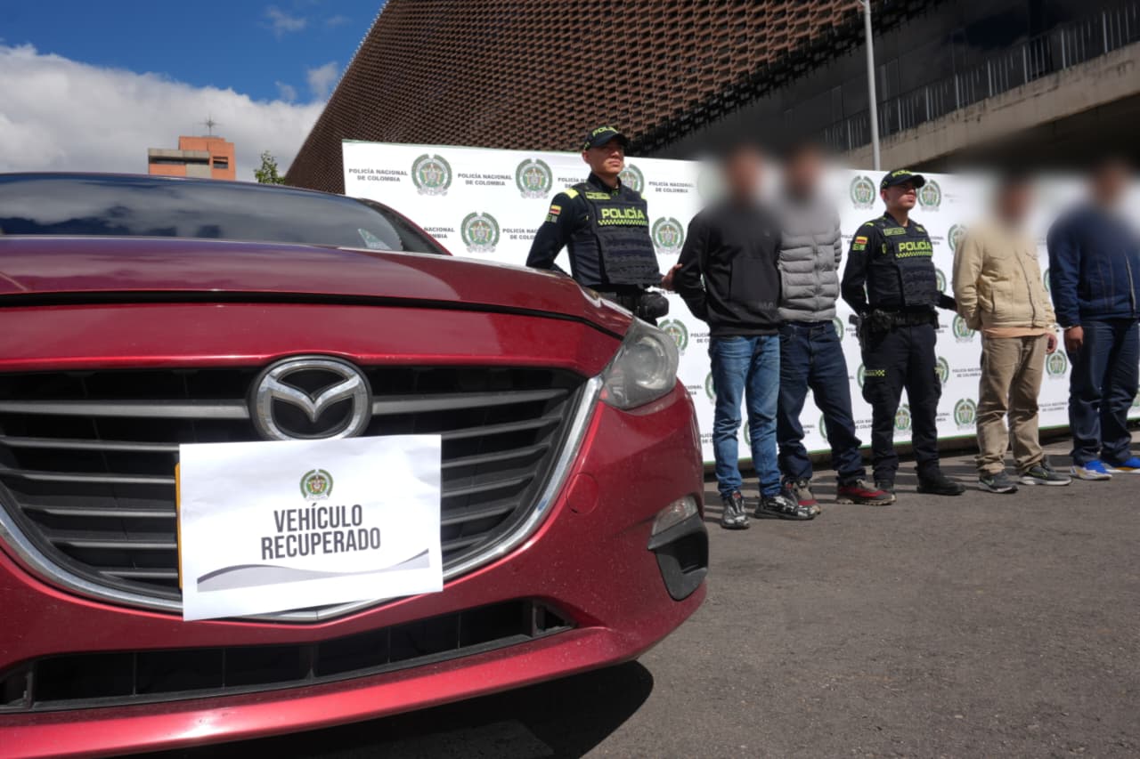 Cayeron ‘Los del Carro Rojo’: banda que venía robando vehículos en Bogotá Cayeron ‘Los del Carro Rojo’: banda que venía robando vehículos en Bogotá