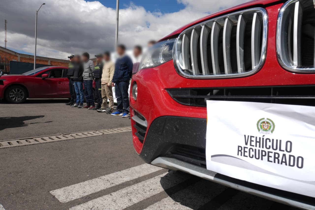 Cayeron ‘Los del Carro Rojo’: banda que venía robando vehículos en Bogotá Cayeron ‘Los del Carro Rojo’: banda que venía robando vehículos en Bogotá