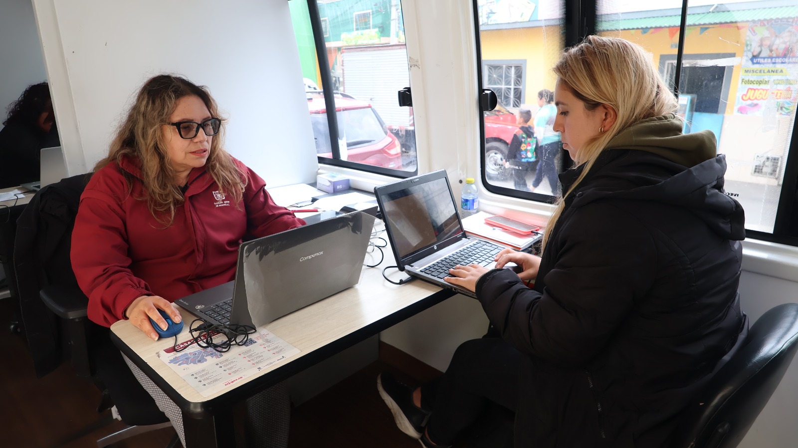 Del escritorio al territorio: Marcela Pabón, la mujer que lleva esperanza y justicia a los barrios de Bogotá Del escritorio al territorio: Marcela Pabón, la mujer que lleva esperanza y justicia a los barrios de Bogotá
