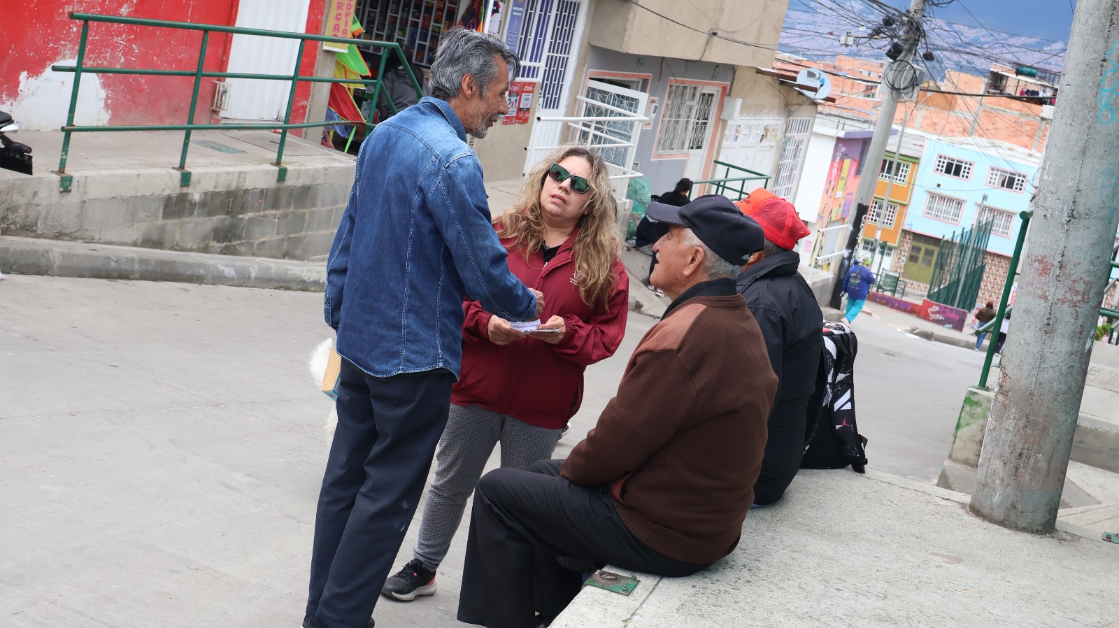 Del escritorio al territorio: Marcela Pabón, la mujer que lleva esperanza y justicia a los barrios de Bogotá Del escritorio al territorio: Marcela Pabón, la mujer que lleva esperanza y justicia a los barrios de Bogotá