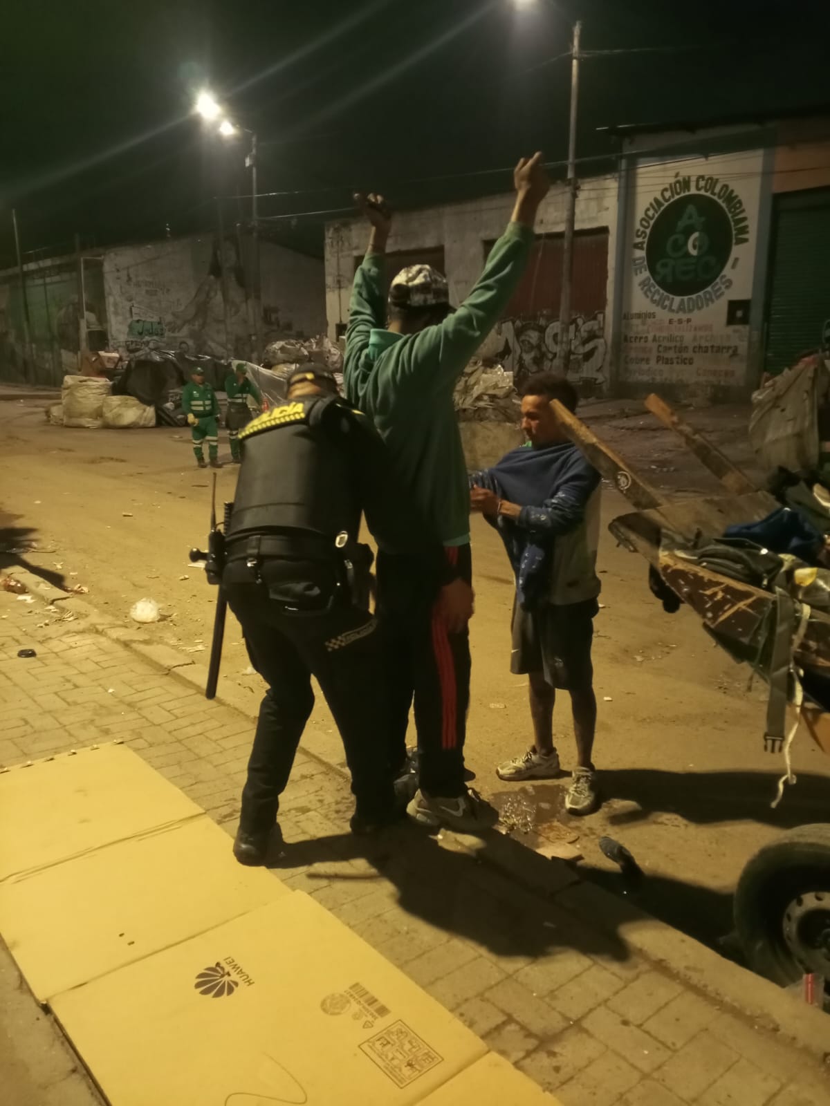 Golpe a la ilegalidad y desorden en María Paz: incautado licor adulterado y desmontados varios cambuches para recuperar el espacio público Golpe a la ilegalidad y desorden en María Paz: incautado licor adulterado y desmontados varios cambuches para recuperar el espacio público
