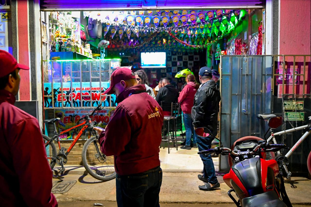 Megatoma en Bosa: hallan a una menor consumiendo licor junto a su padre en un bar Megatoma en Bosa: hallan a una menor consumiendo licor junto a su padre en un bar