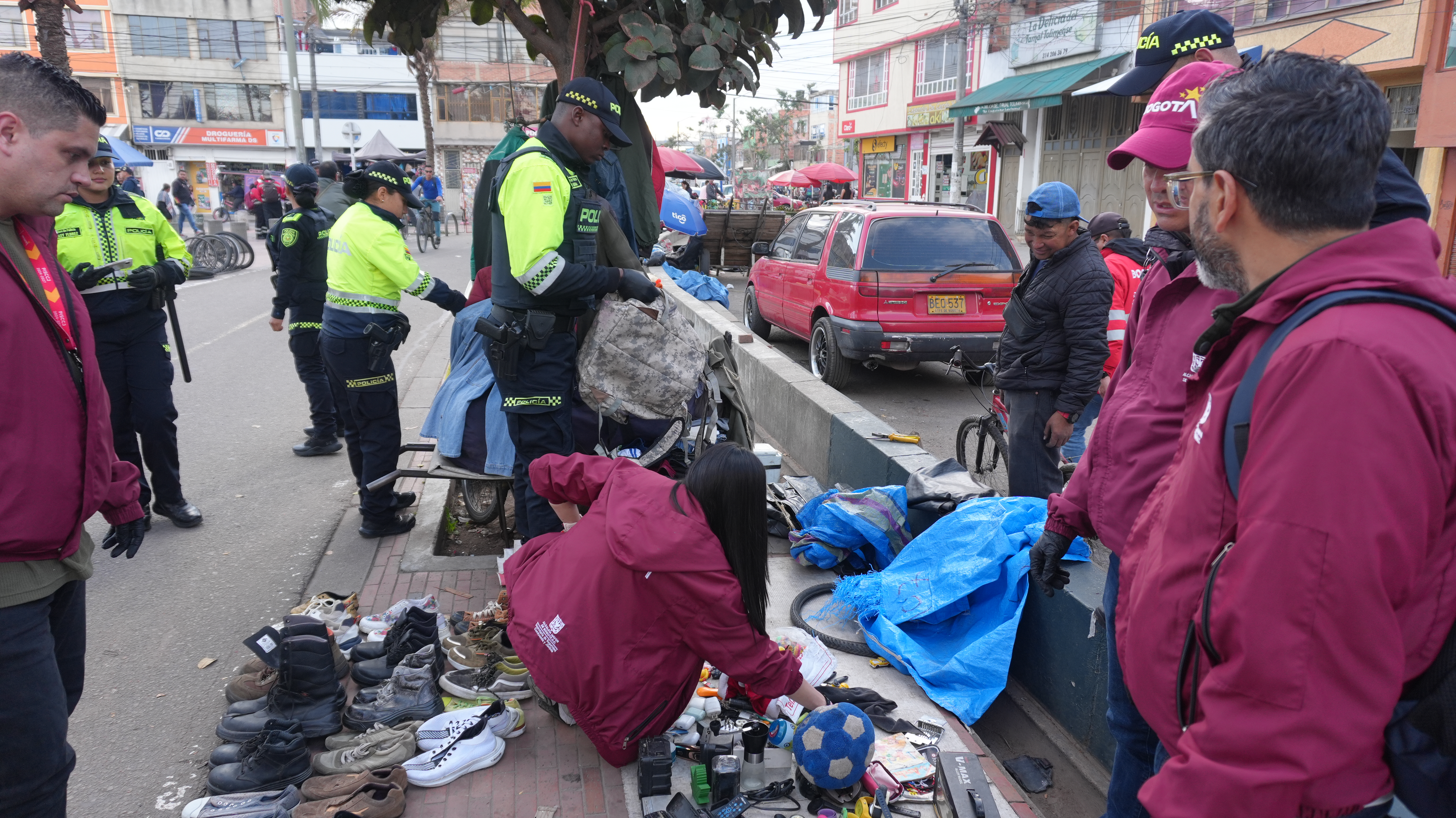 https://scj.gov.co/prensa/noticias/megatoma-permitio-recuperar-espacio-publico-en-el-parque-bellavista-en-kennedy-y