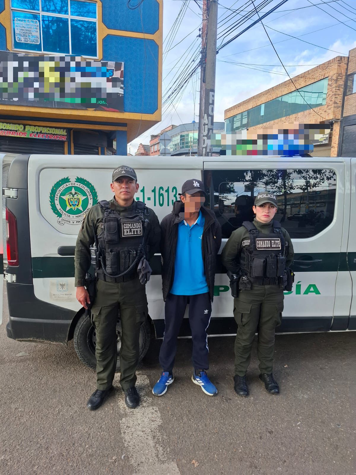 Capturado prófugo de la justicia y decenas dosis de droga fueron incautadas en megatoma en Los Mártires Capturado prófugo de la justicia y decenas dosis de droga fueron incautadas en megatoma en Los Mártires