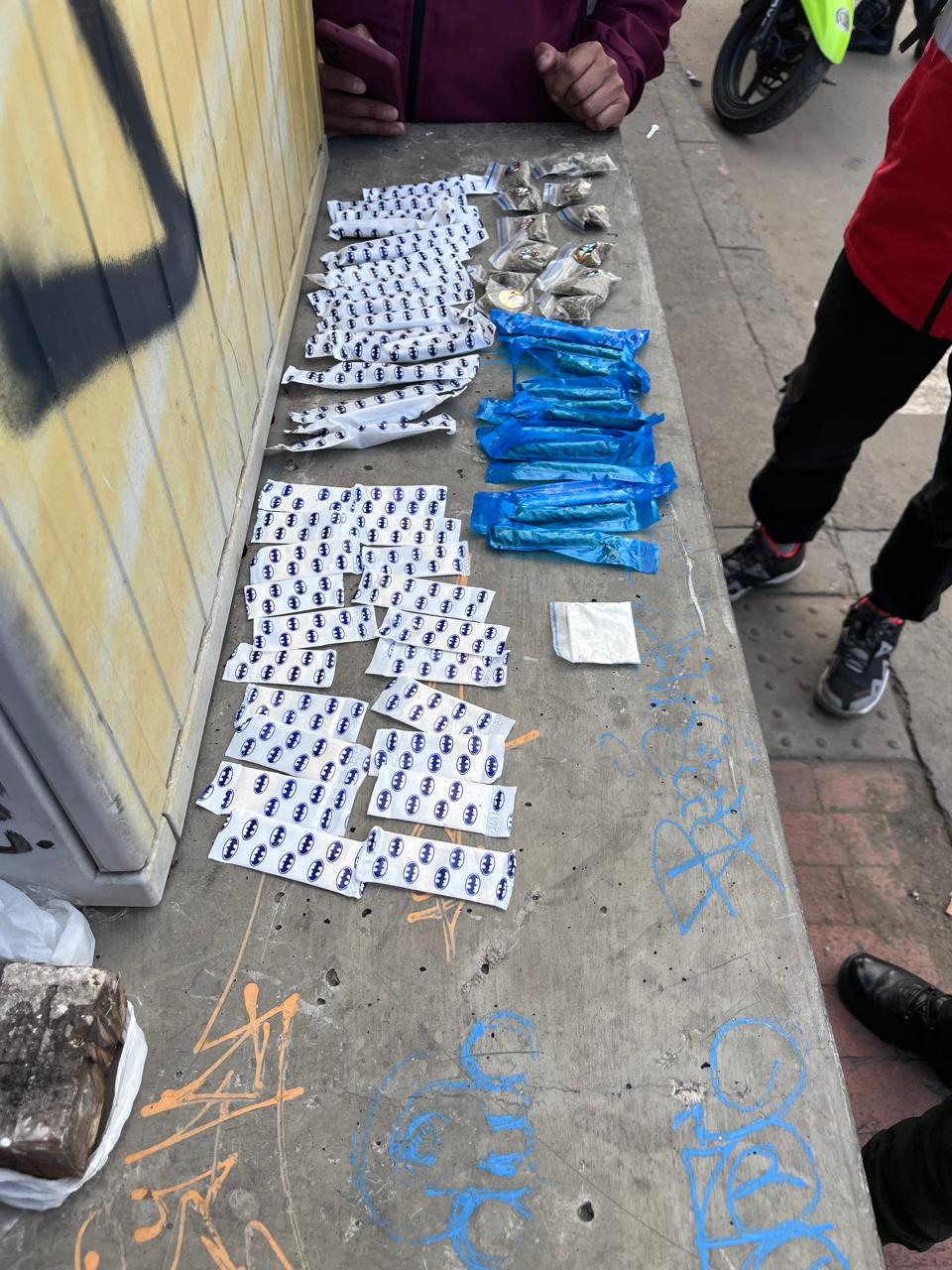 Capturado prófugo de la justicia y decenas dosis de droga fueron incautadas en megatoma en Los Mártires Capturado prófugo de la justicia y decenas dosis de droga fueron incautadas en megatoma en Los Mártires