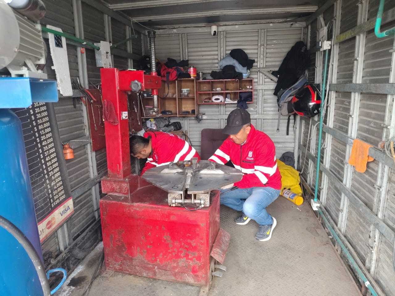 https://scj.gov.co/prensa/noticias/sellado-contenedor-acondicionado-como-montallantas-en-fontibon-en-ofensiva-contra https://scj.gov.co/prensa/noticias/sellado-contenedor-acondicionado-como-montallantas-en-fontibon-en-ofensiva-contra