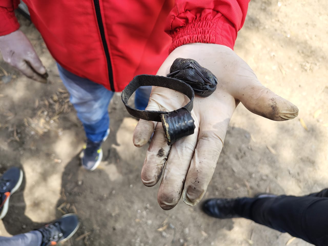 Sellado contenedor acondicionado como montallantas en Fontibón en ofensiva contra los ‘pinchallantas’: se hallaron pitos y taches Sellado contenedor acondicionado como montallantas en Fontibón en ofensiva contra los ‘pinchallantas’: se hallaron pitos y taches