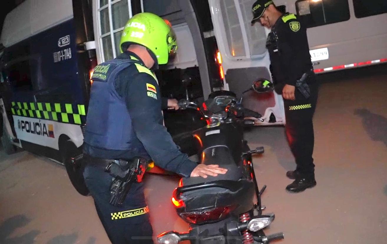 Recuperada moto robada que estaba escondida en un parqueadero de Suba Recuperada moto robada que estaba escondida en un parqueadero de Suba