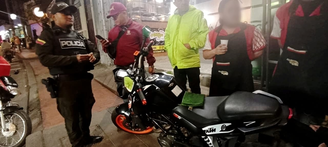 Incautada moto adulterada de más de $12 millones y sellados cuatro bares en megatoma en Usaquén Autoridades incautan moto adulterada y sellan 4 bares en Usaquen por incumplimiento de normas.