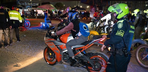 La Policía retiró a los motociclistas La Policía retiró a los motociclistas
