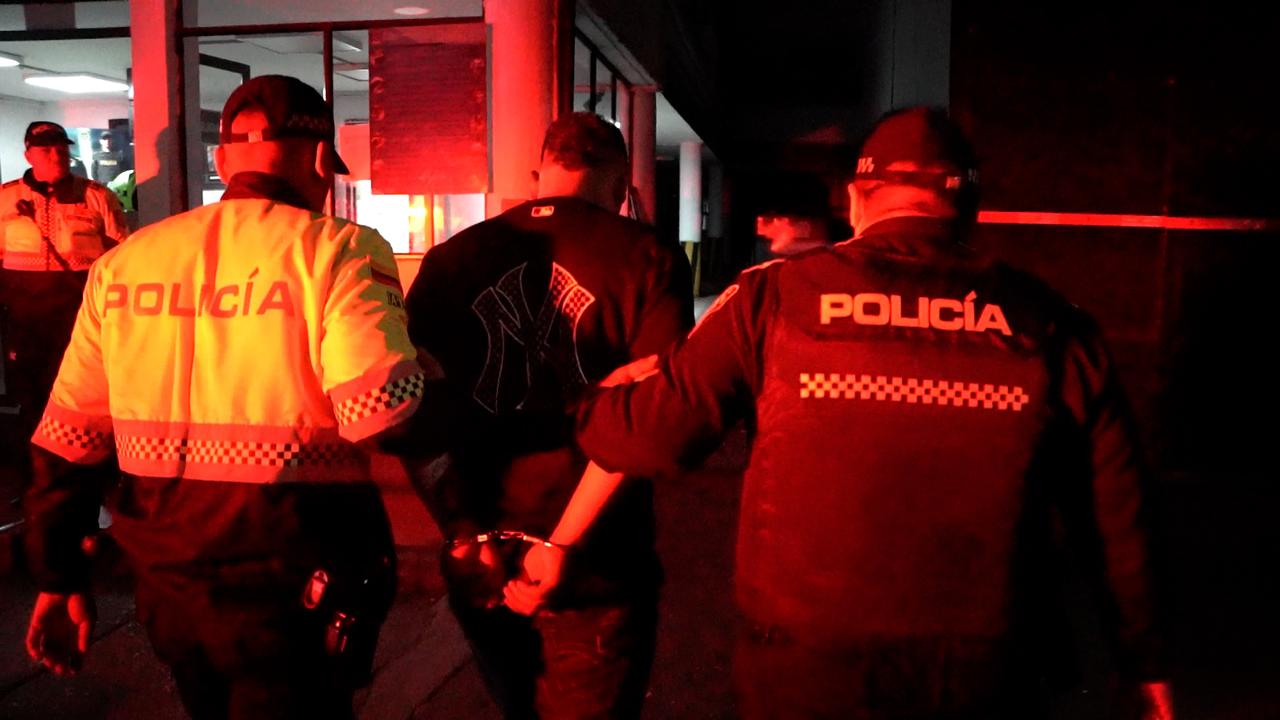 Capturado con un revólver en un bar que funcionaba como ‘sindicato’ en el Restrepo durante operativo de Halloween Capturado con un revólver en un bar que funcionaba como ‘sindicato’ en el Restrepo durante operativo de Halloween