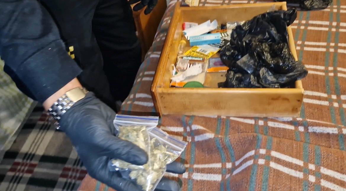 Operativo en pagadiarios de Teusaquillo deja incautaciones de droga, armas, dinero falso y una patineta robada Operativo en pagadiarios de Teusaquillo deja incautaciones de droga, armas, dinero falso y una patineta robada
