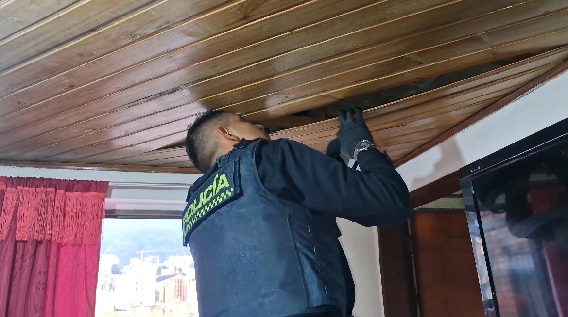 Operativo en pagadiarios de Teusaquillo deja incautaciones de droga, armas, dinero falso y una patineta robada Operativo en pagadiarios de Teusaquillo deja incautaciones de droga, armas, dinero falso y una patineta robada