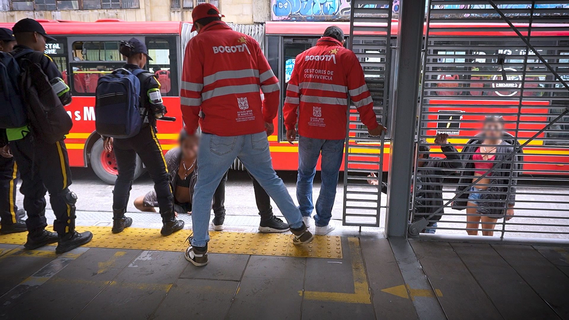 Operativo en la troncal Caracas de TransMilenio deja armas incautadas y comparendos Operativo en la troncal Caracas de TransMilenio deja armas incautadas y comparendos