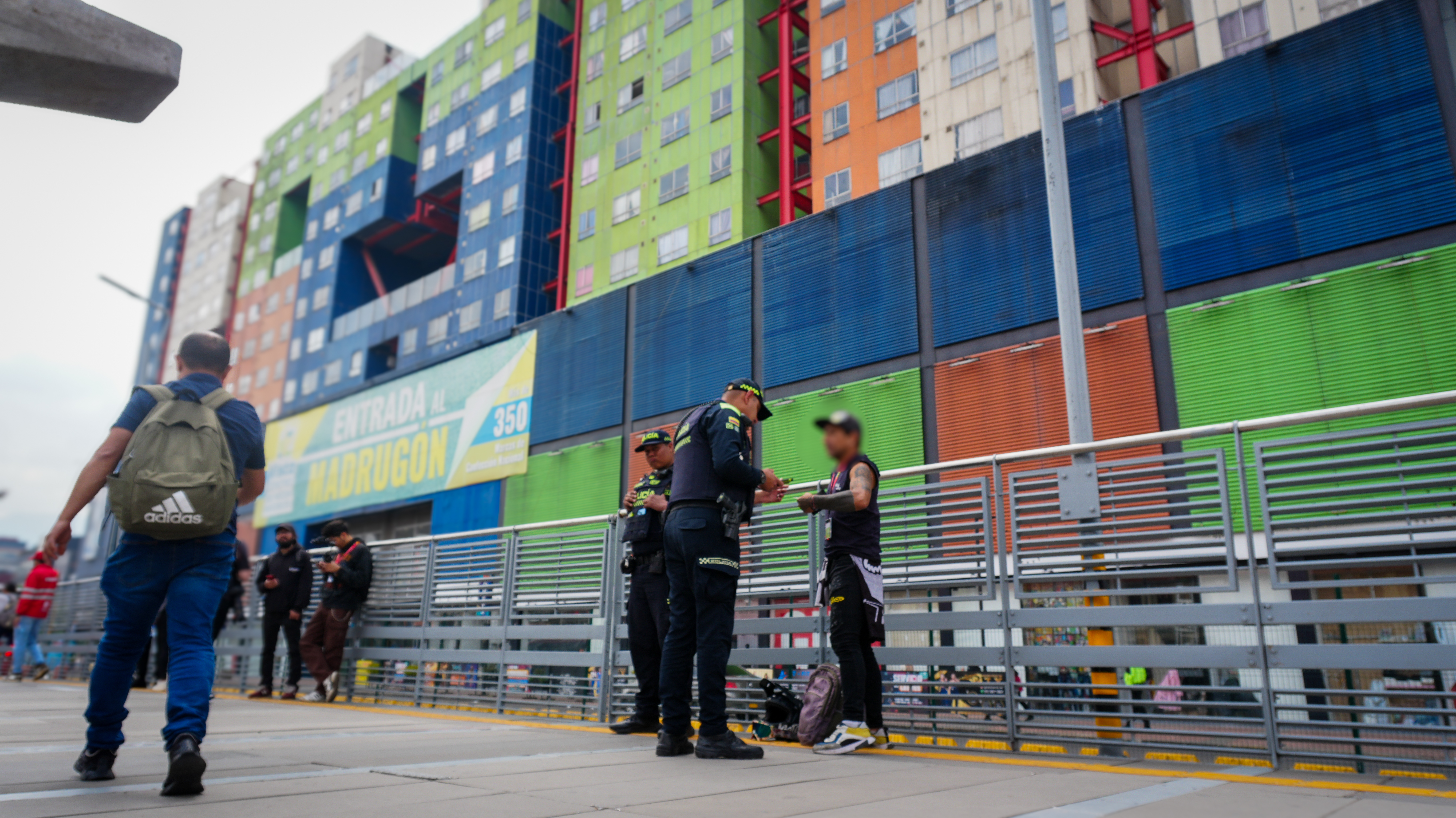 Operativo en la troncal Caracas de TransMilenio deja armas incautadas y comparendos Operativo en la troncal Caracas de TransMilenio deja armas incautadas y comparendos