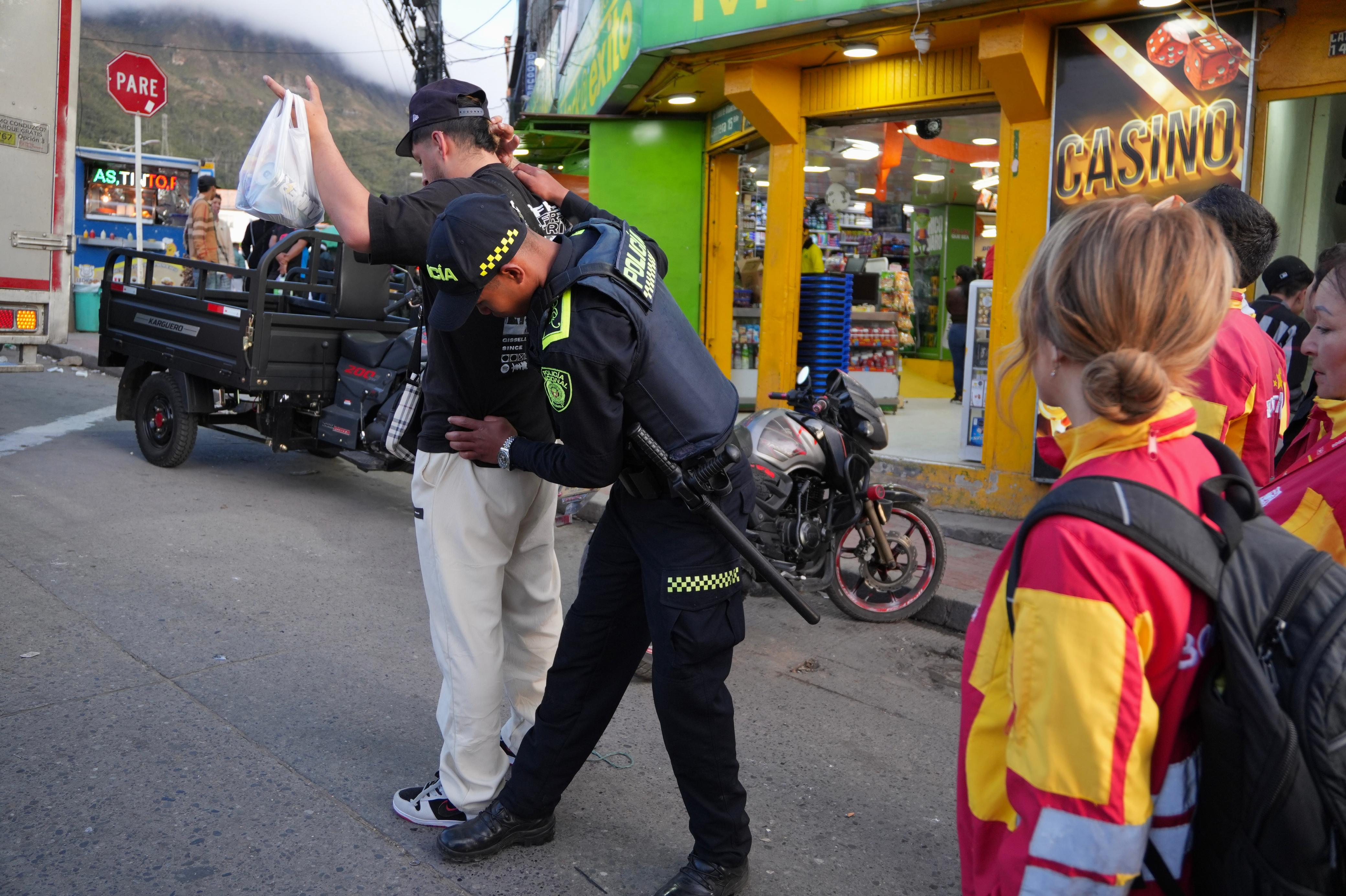 Autoridades refuerzan la seguridad en Juan Rey, en San Cristóbal, en operativo para combatir a los tierreros Autoridades refuerzan la seguridad en Juan Rey, en San Cristóbal, en operativo para combatir a los tierreros