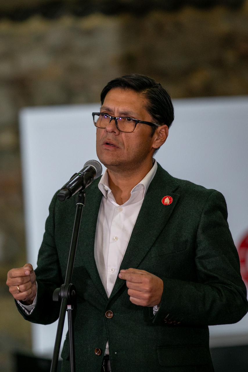 Secretario César Restrepo Secretario César Restrepo