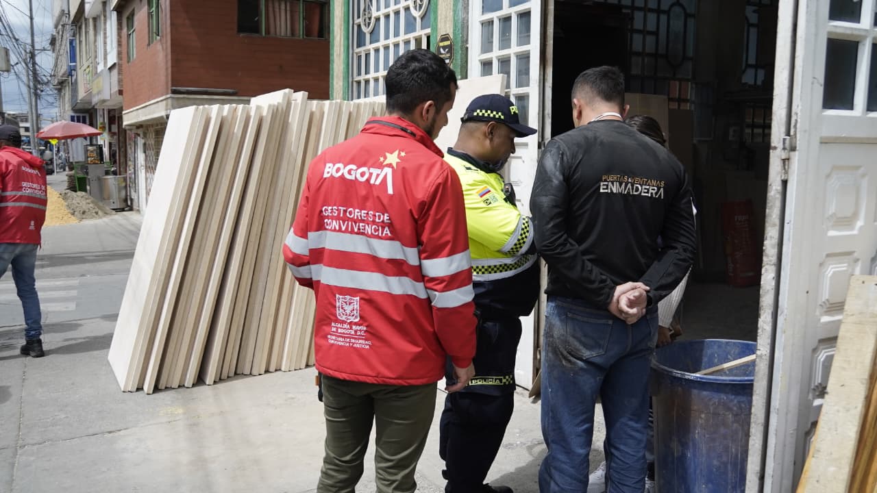 Autoridades ponen orden en Patio Bonito: suspendidos carpintería, taller y otros comercios por invadir el espacio público Autoridades ponen orden en Patio Bonito: suspendidos carpintería, taller y otros comercios por invadir el espacio público