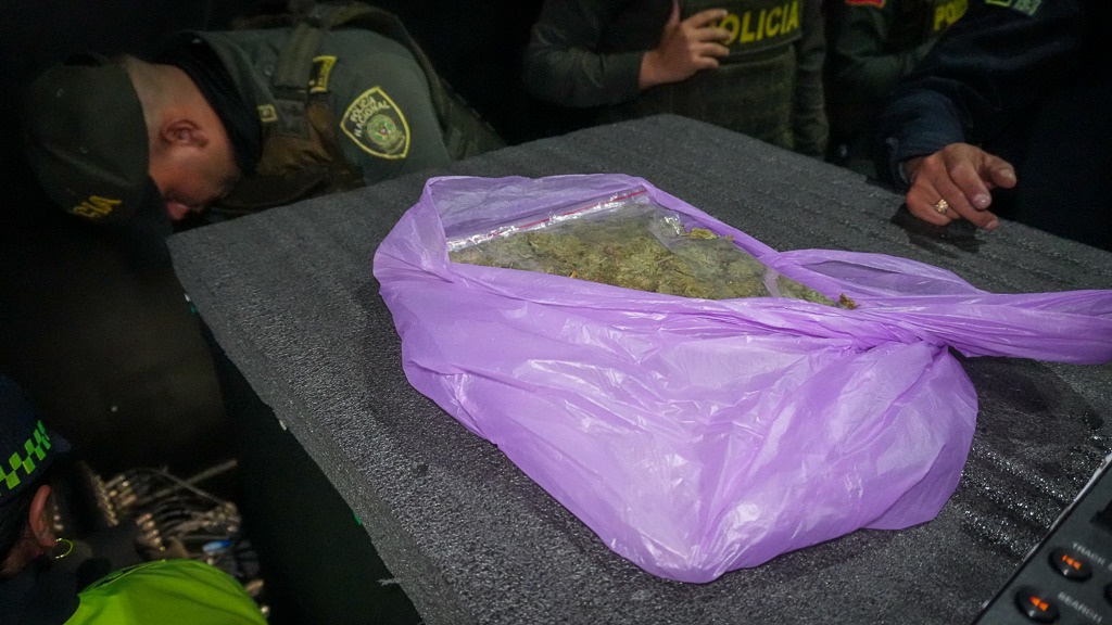 Canino antinarcóticos destapó expendio de drogas en bar del sector La Esperanza Canino antinarcóticos destapó expendio de drogas en bar del sector La Esperanza