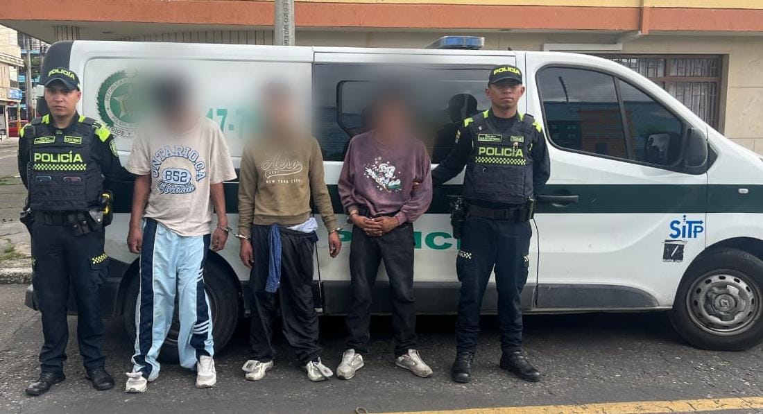 Persecución deja tres delincuentes capturados tras hurtar celulares a usuarios del sistema de transporte masivo Persecución deja tres delincuentes capturados tras hurtar celulares a usuarios del sistema de transporte masivo