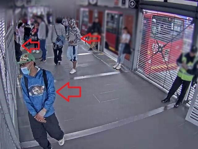 La Policía Metropolitana de Bogotá, a través del Grupo de Transporte Masivo TransMilenio, logró la captura de tres personas en la estación Nariño por el delito de hurto. Mediante voces de auxilio, varias personas informaron a los uniformados que un grupo de presuntos delincuentes, bajo la modalidad de 'cosquilleo', habría sustraído varios celulares dentro de un articulado. De manera inmediata, las patrullas ubicaron a los sospechosos y emprendieron la persecución. Al ser interceptados, los hombres agredieron a los uniformados con armas cortopunzantes, por lo que, con el apoyo de otras unidades policiales y de la comunidad, fueron detenidos. Los capturados fueron puestos a disposición de la autoridad competente donde un juez de la República les dictó medida de aseguramiento en centro carcelario debido a su reincidencia. Es de anotar que estas personas presentan anotaciones por los delitos de hurto calificado y lesiones personales; además, uno de ellos había estado en prisión por estos mismos delitos. En La Policía Metropolitana de Bogotá, a través del Grupo de Transporte Masivo TransMilenio, logró la captura de tres personas en la estación Nariño por el delito de hurto. Mediante voces de auxilio, varias personas informaron a los uniformados que un grupo de presuntos delincuentes, bajo la modalidad de 'cosquilleo', habría sustraído varios celulares dentro de un articulado. De manera inmediata, las patrullas ubicaron a los sospechosos y emprendieron la persecución. Al ser interceptados, los hombres agredieron a los uniformados con armas cortopunzantes, por lo que, con el apoyo de otras unidades policiales y de la comunidad, fueron detenidos. Los capturados fueron puestos a disposición de la autoridad competente donde un juez de la República les dictó medida de aseguramiento en centro carcelario debido a su reincidencia. Es de anotar que estas personas presentan anotaciones por los delitos de hurto calificado y lesiones personales; además, uno de ellos había estado en prisión por estos mismos delitos. En lo corrido del año 2025 se ha realizado la captura de 1.935 personas por diferentes delitos, así como la desarticulación de 59 grupos de delincuencia común organizada y la incautación de seis armas de fuego. La Secretaría Distrital de Seguridad reitera el llamado a la ciudadanía de alertar a la Línea 123 cualquier hecho delictivo que requiera atención inmediata.