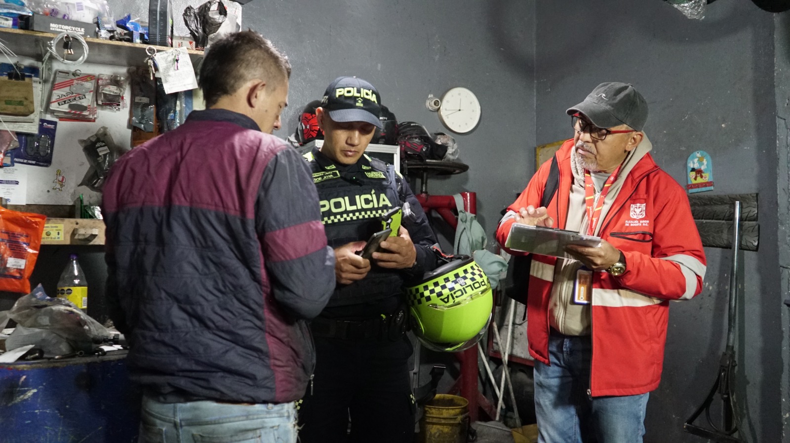 Sellados dos montallantas en Suba en medio de la ofensiva contra los 'pinchallantas' en la ciudad Sellados dos montallantas en Suba en medio de la ofensiva contra los 'pinchallantas' en la ciudad