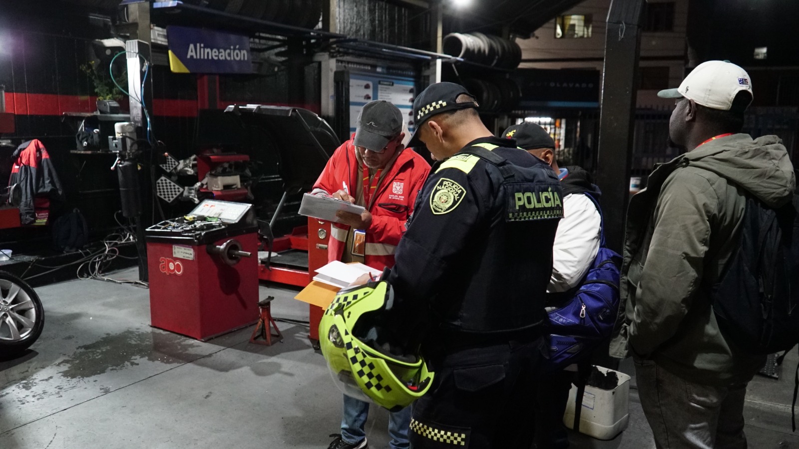 Sellados dos montallantas en Suba en medio de la ofensiva contra los 'pinchallantas' en la ciudad Sellados dos montallantas en Suba en medio de la ofensiva contra los 'pinchallantas' en la ciudad