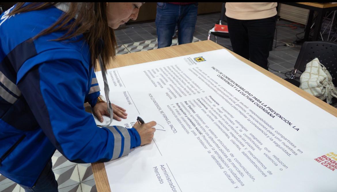Plazas Distritales de Mercado firmaron pacto para fortalecer la seguridad y la convivencia en Bogotá Plazas Distritales de Mercado firmaron pacto para fortalecer la seguridad y la convivencia en Bogotá