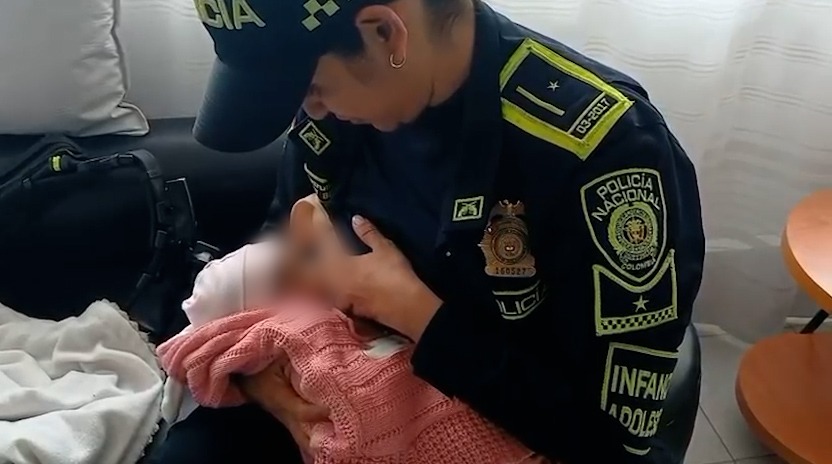 Policía atendió a una bebé recién nacida en aparente estado de desnutrición en la Terminal del Salitre Policía atendió a una bebé recién nacida en aparente estado de desnutrición en la Terminal del Salitre