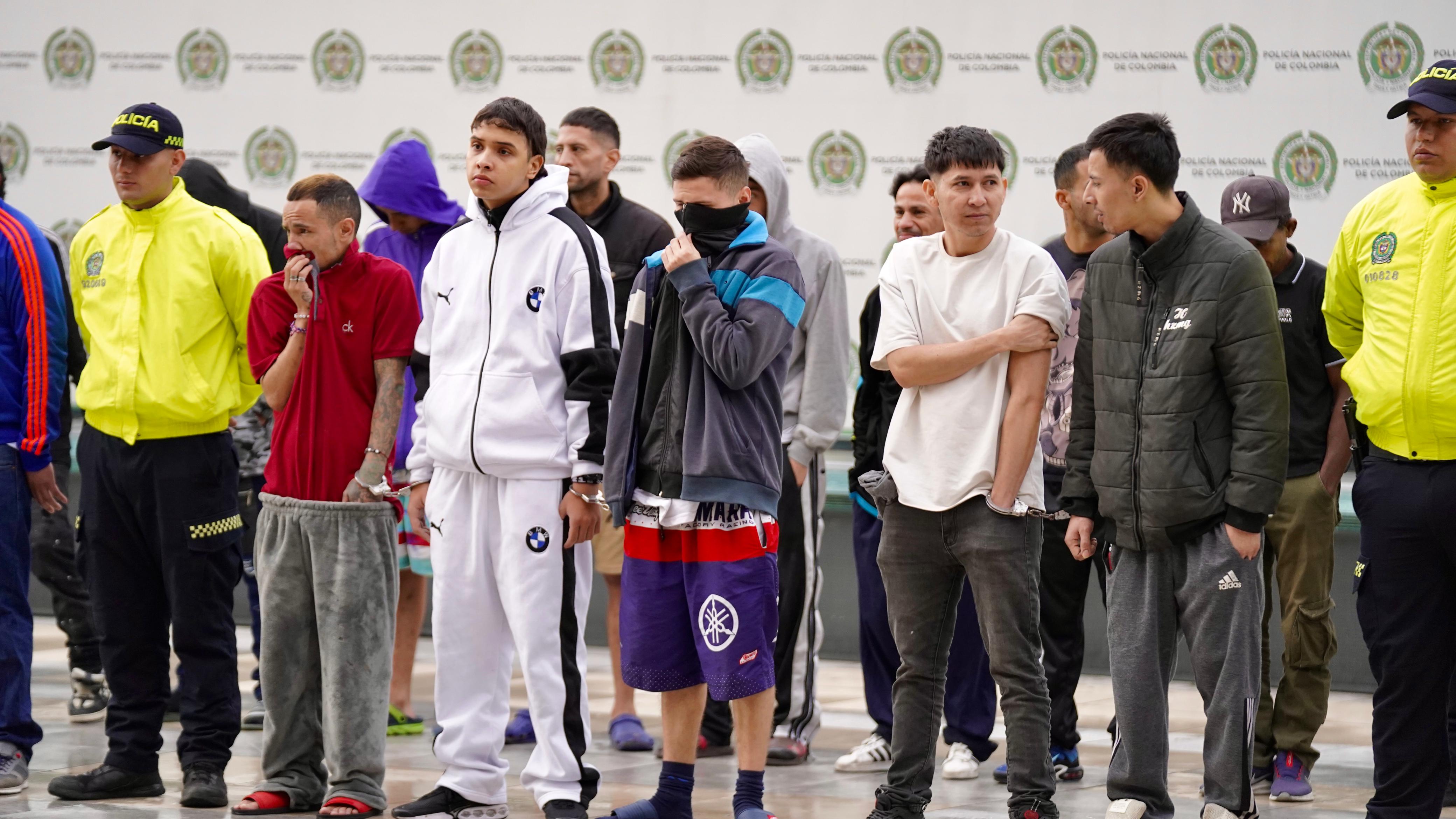 Capturas por homicidio y hurto, incautaciones de armas y celulares, entre los golpes a la criminalidad esta semana en Bogotá Capturas por homicidio y hurto, incautaciones de armas y celulares, entre los golpes a la criminalidad esta semana en Bogotá