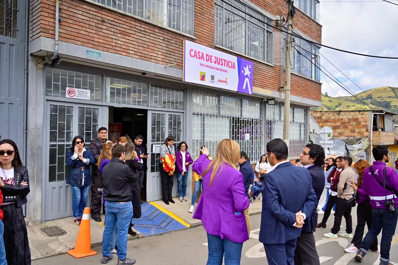 Bogotá fortalece su compromiso para prevenir la violencia contra la mujer: en el 25N, alcalde Galán entrega más puntos de atención y servicios para todas Bogotá fortalece su compromiso para prevenir la violencia contra la mujer: en el 25N, alcalde Galán entrega más puntos de atención y servicios para todas