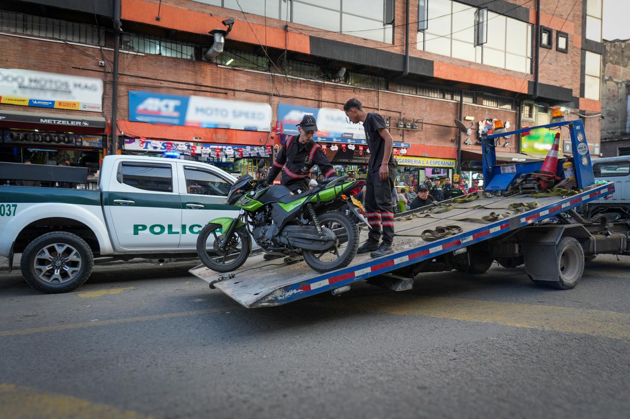 Recuperado espacio público ocupado de manera irregular por motocicletas en La Favorita Recuperado espacio público ocupado de manera irregular por motocicletas en La Favorita