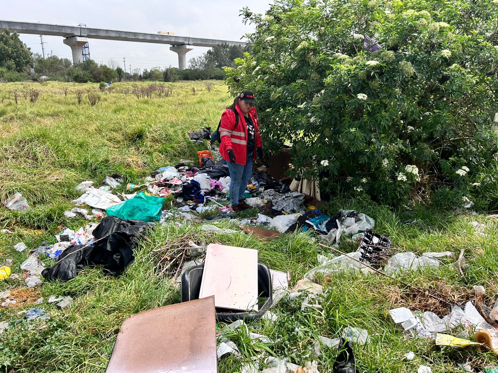 Operativo de recuperación de espacio público en Bosa: cambuches desmontados y 26 m3 de residuos recolectados Operativo de recuperación de espacio público en Bosa: cambuches desmontados y 26 m3 de residuos recolectados