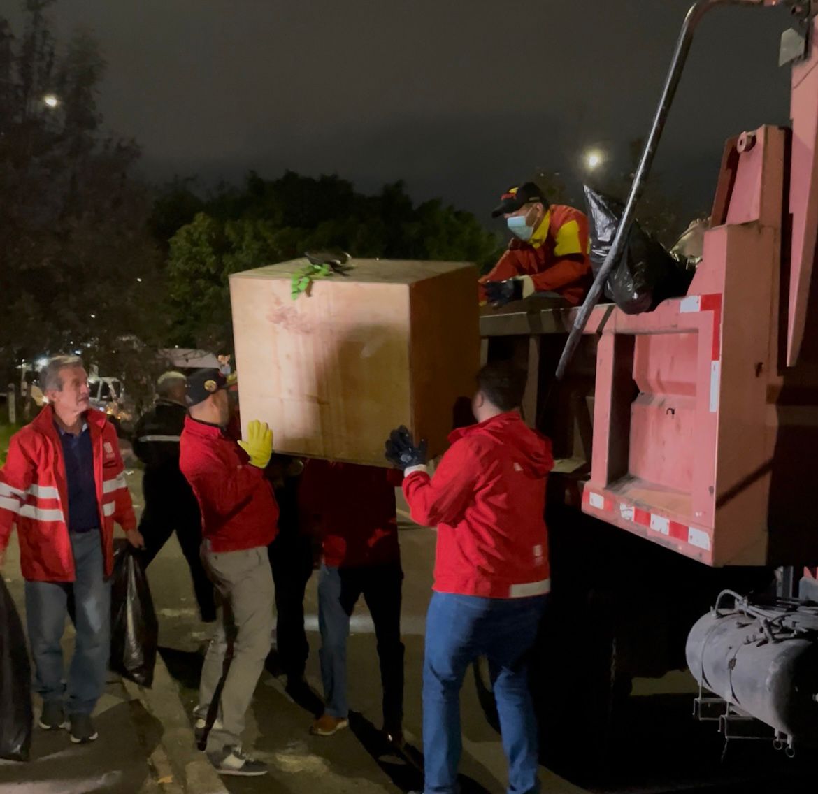 Recuperados puntos críticos de inseguridad que invadían el espacio público en Engativá