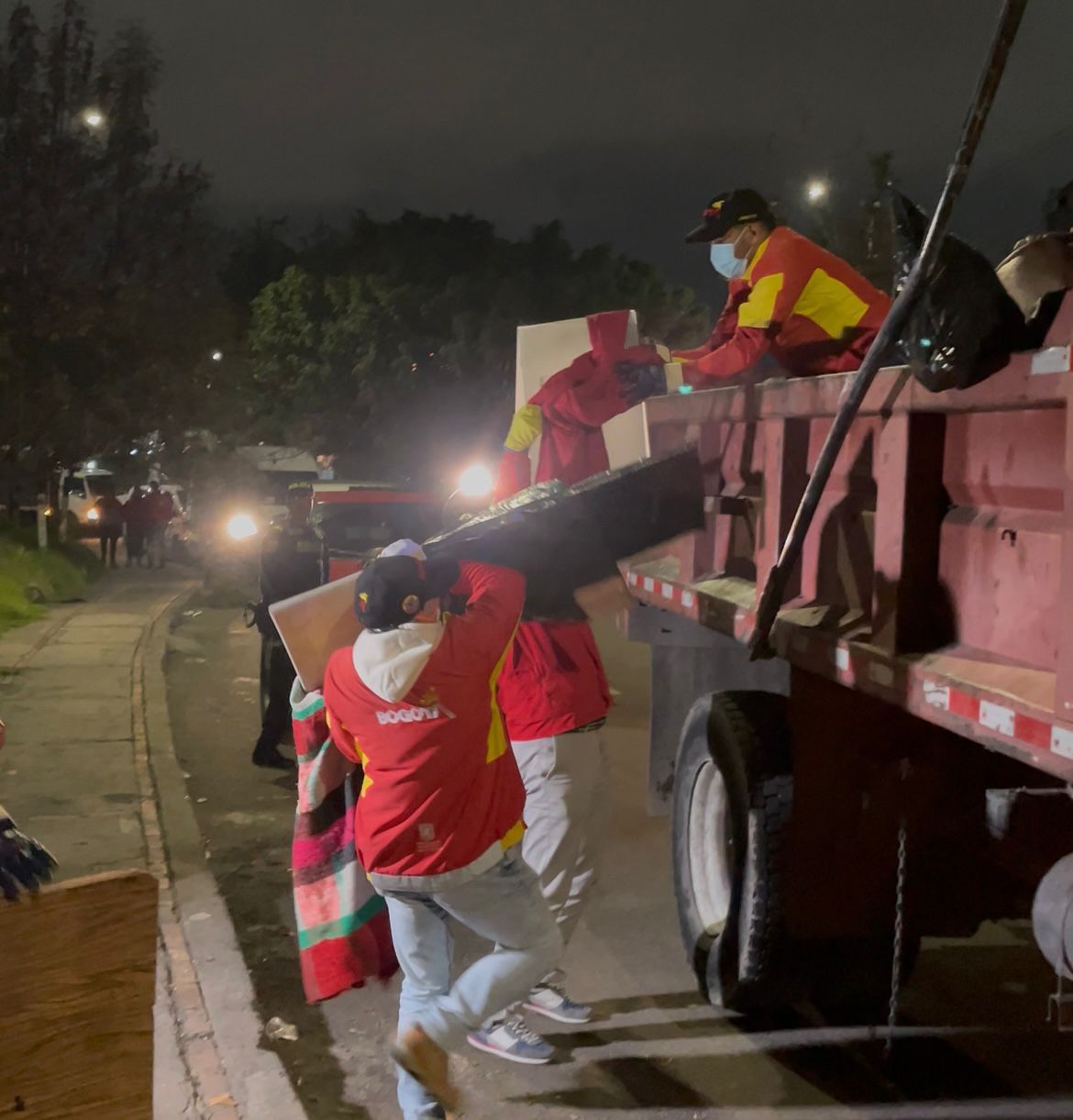 Recuperados puntos críticos de inseguridad que invadían el espacio público en Engativá